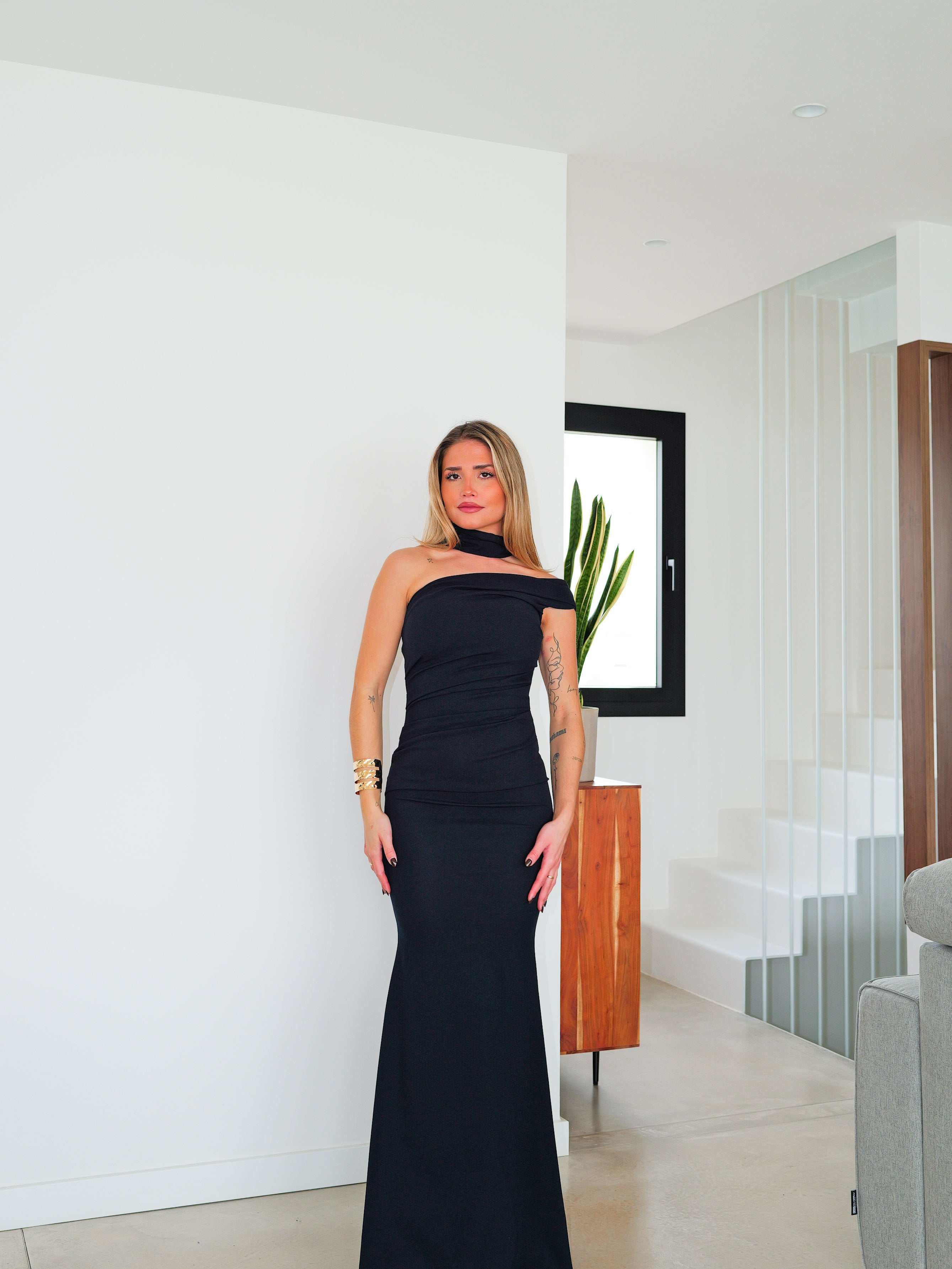 Vestido choker frunce asimétrico marino