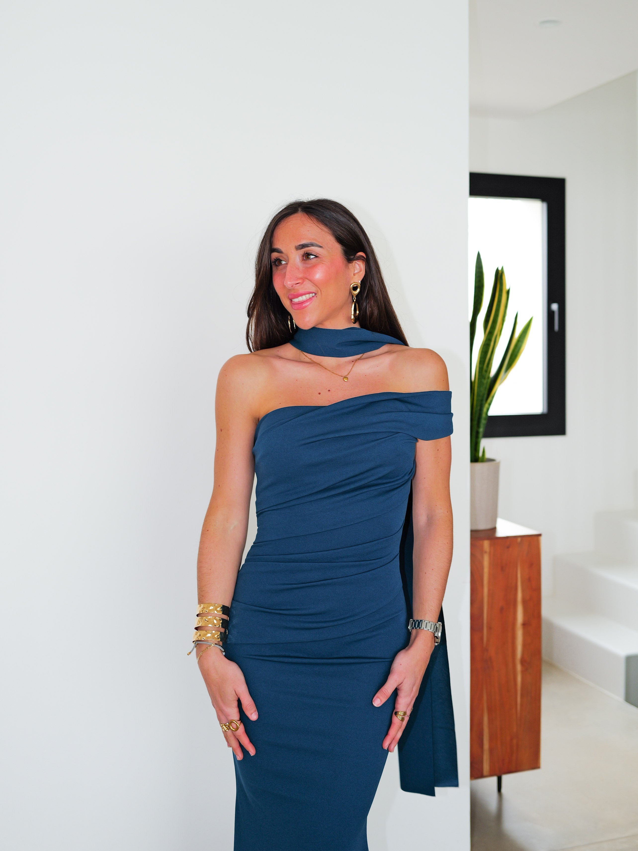 Vestido choker frunce asimétrico petróleo