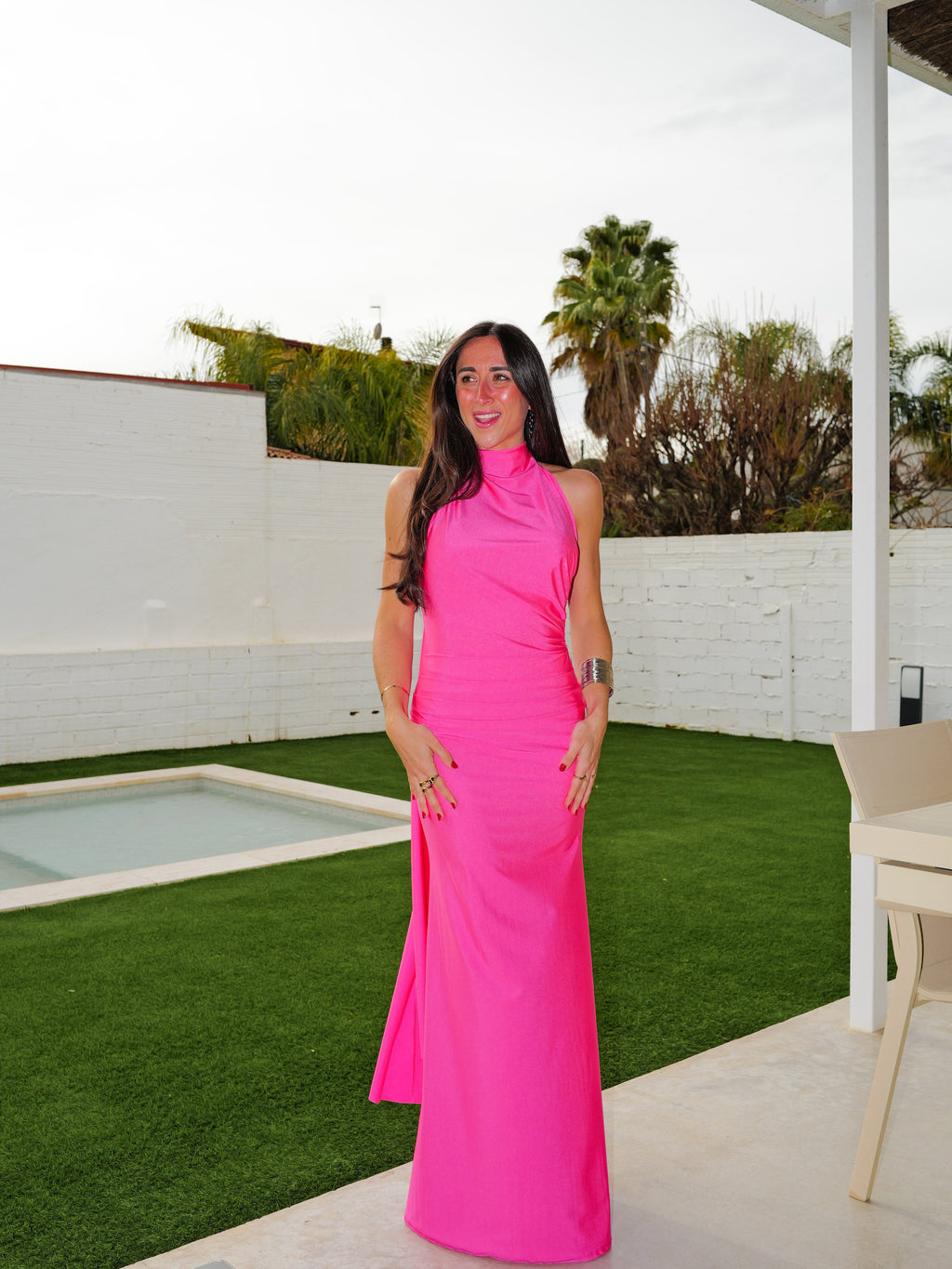 Vestido halter fruncido espalda fucsia