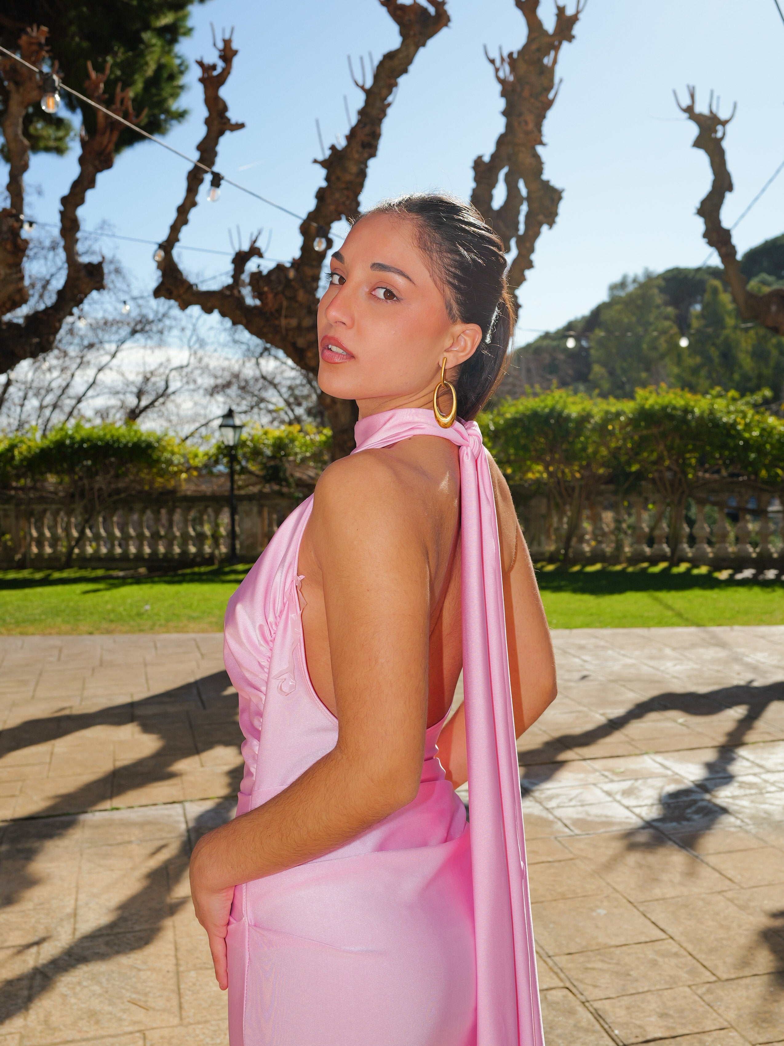 Vestido halter fruncido espalda rosa