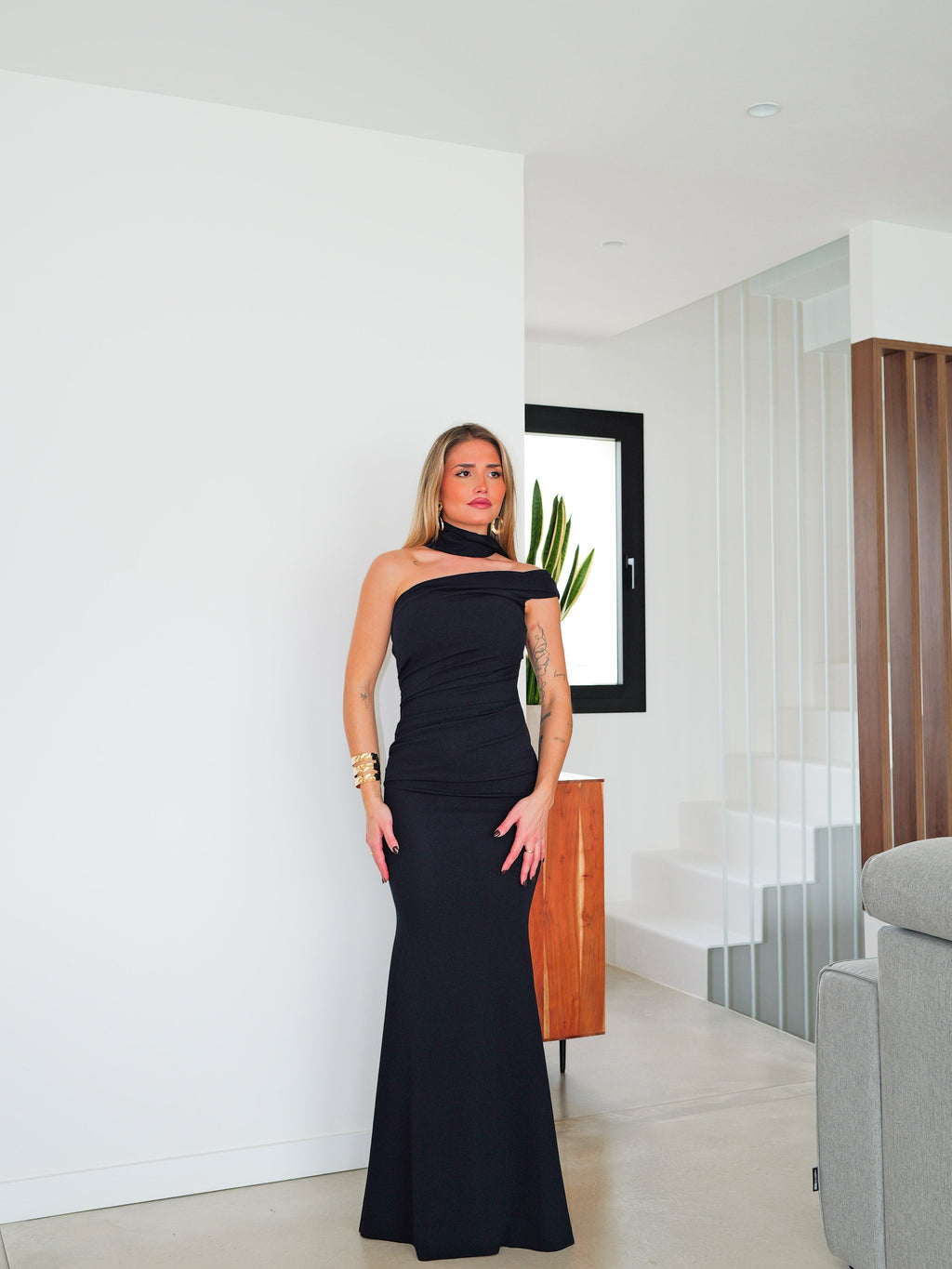 Vestido choker frunce asimétrico marino