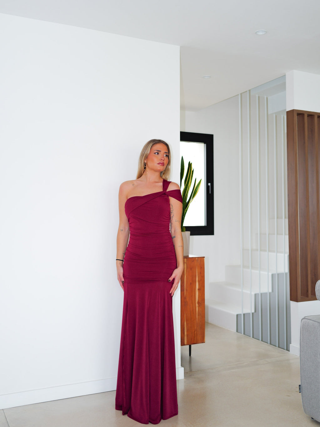 Vestido asim tirante nudo burdeos