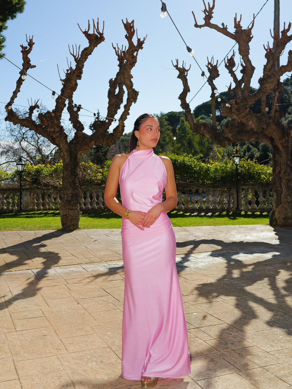 Vestido halter fruncido espalda rosa