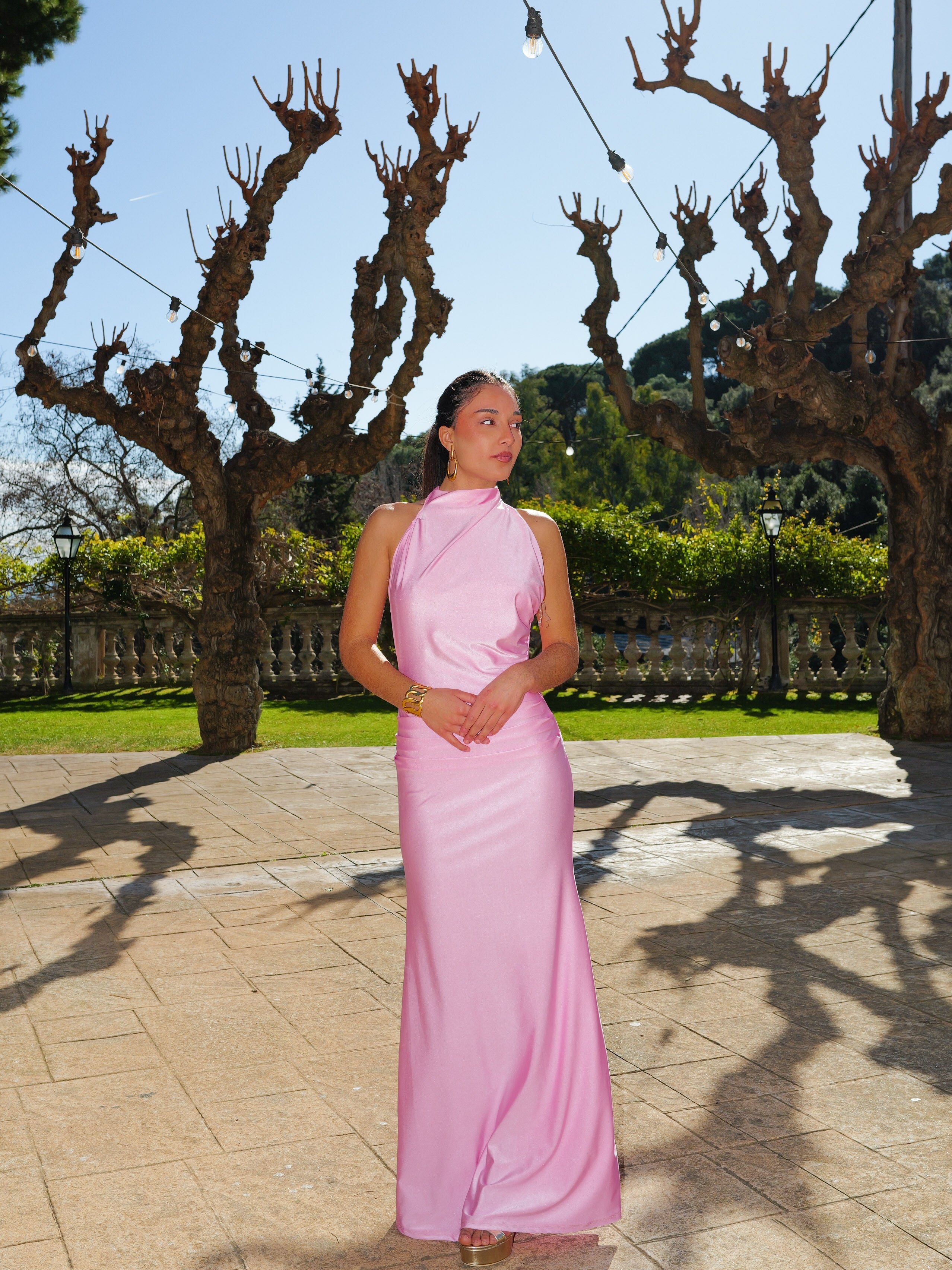 Vestido halter fruncido espalda rosa