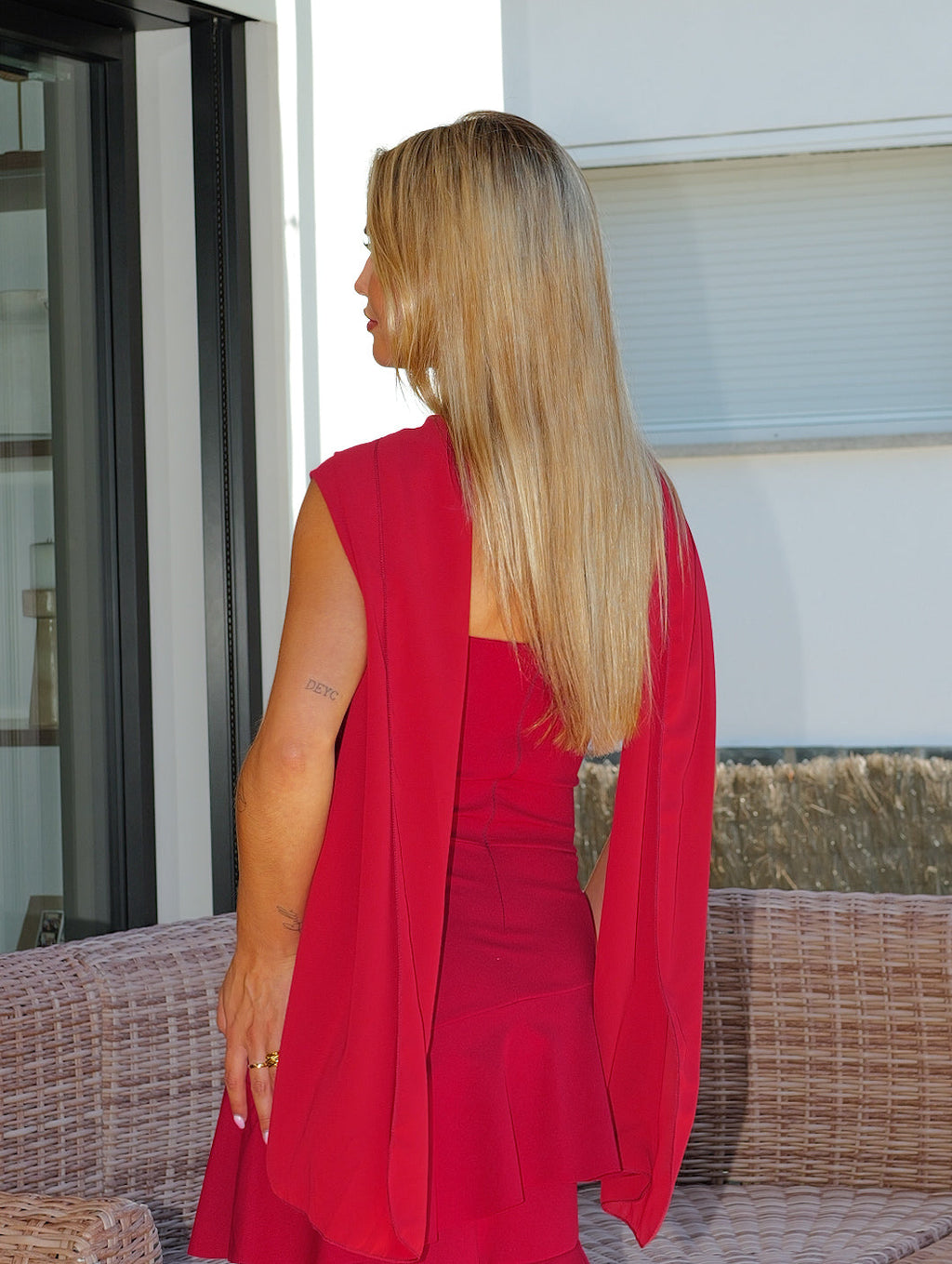 Vestido multi volantes asimétricos burdeos