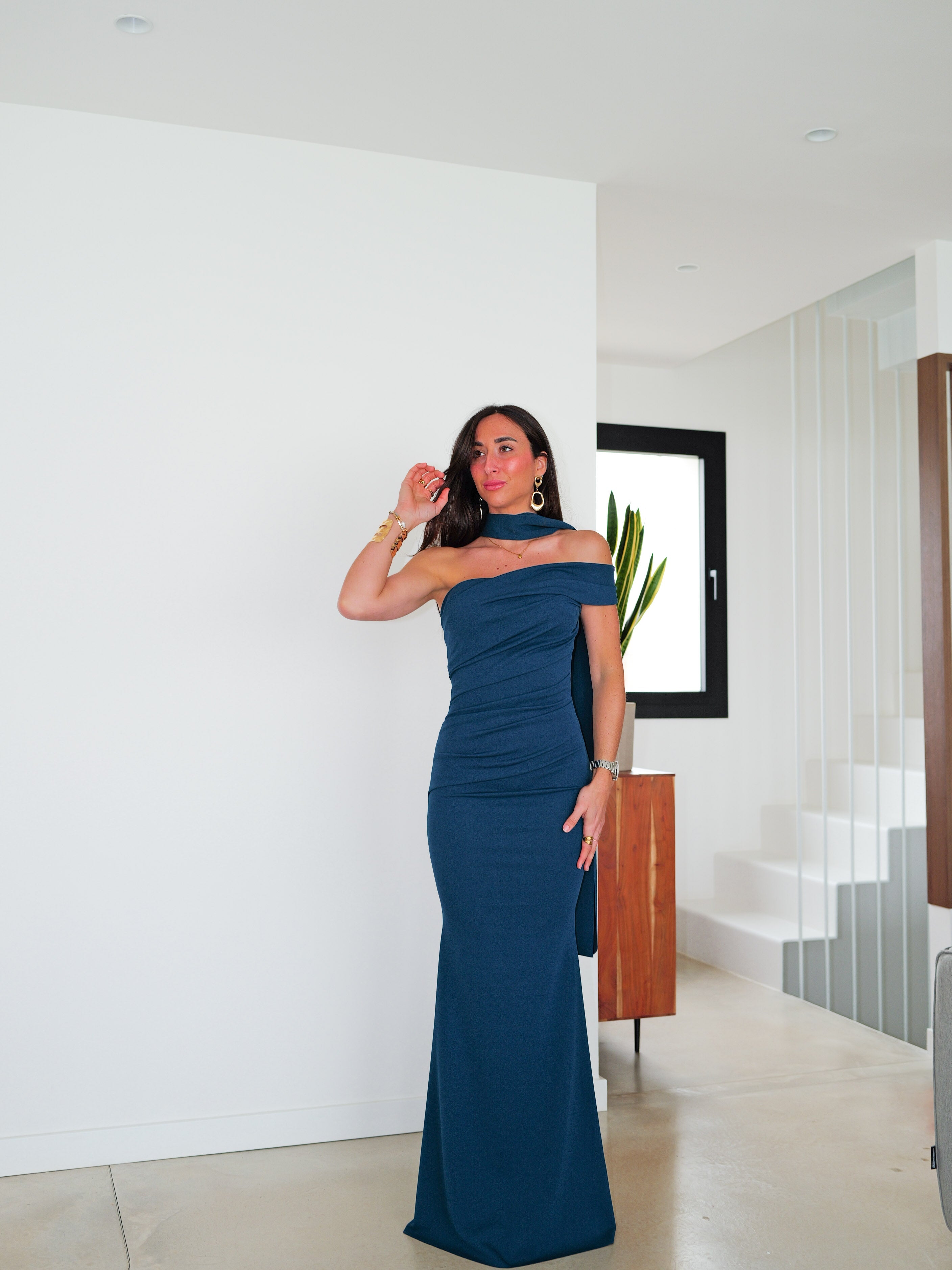 Vestido choker frunce asimétrico petróleo