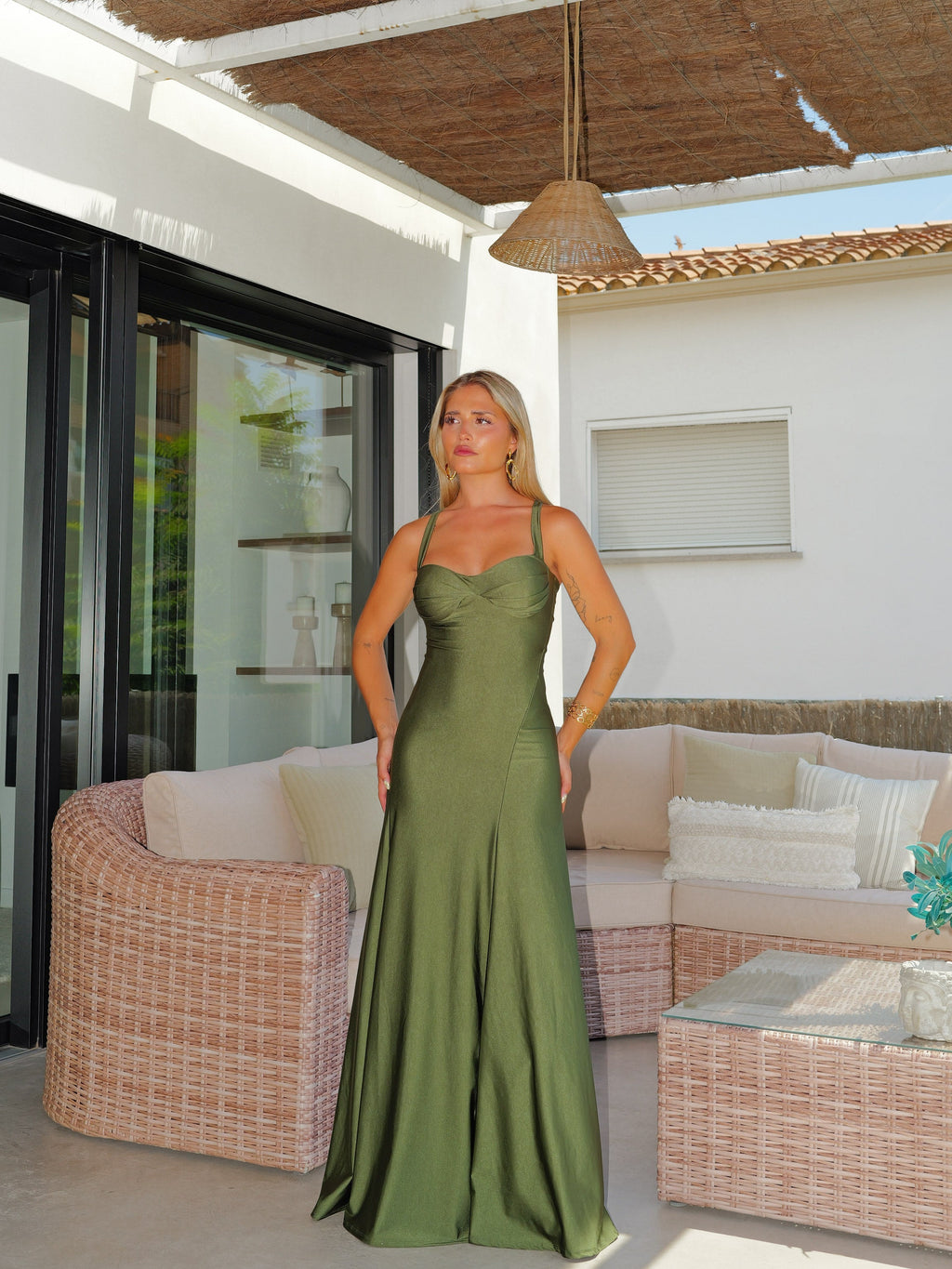 Vestido entrelazado escote concha oliva