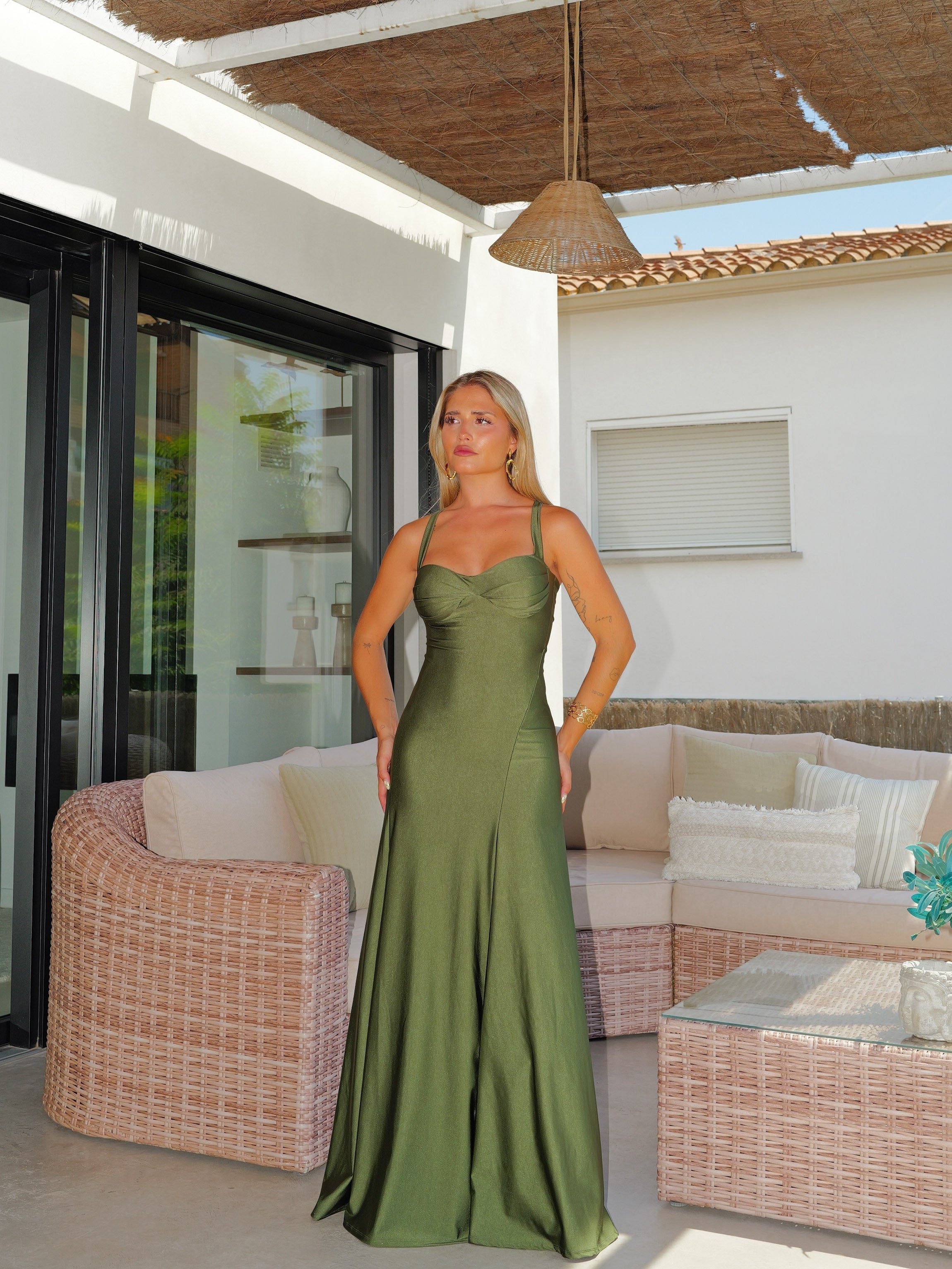 Vestido entrelazado escote concha oliva