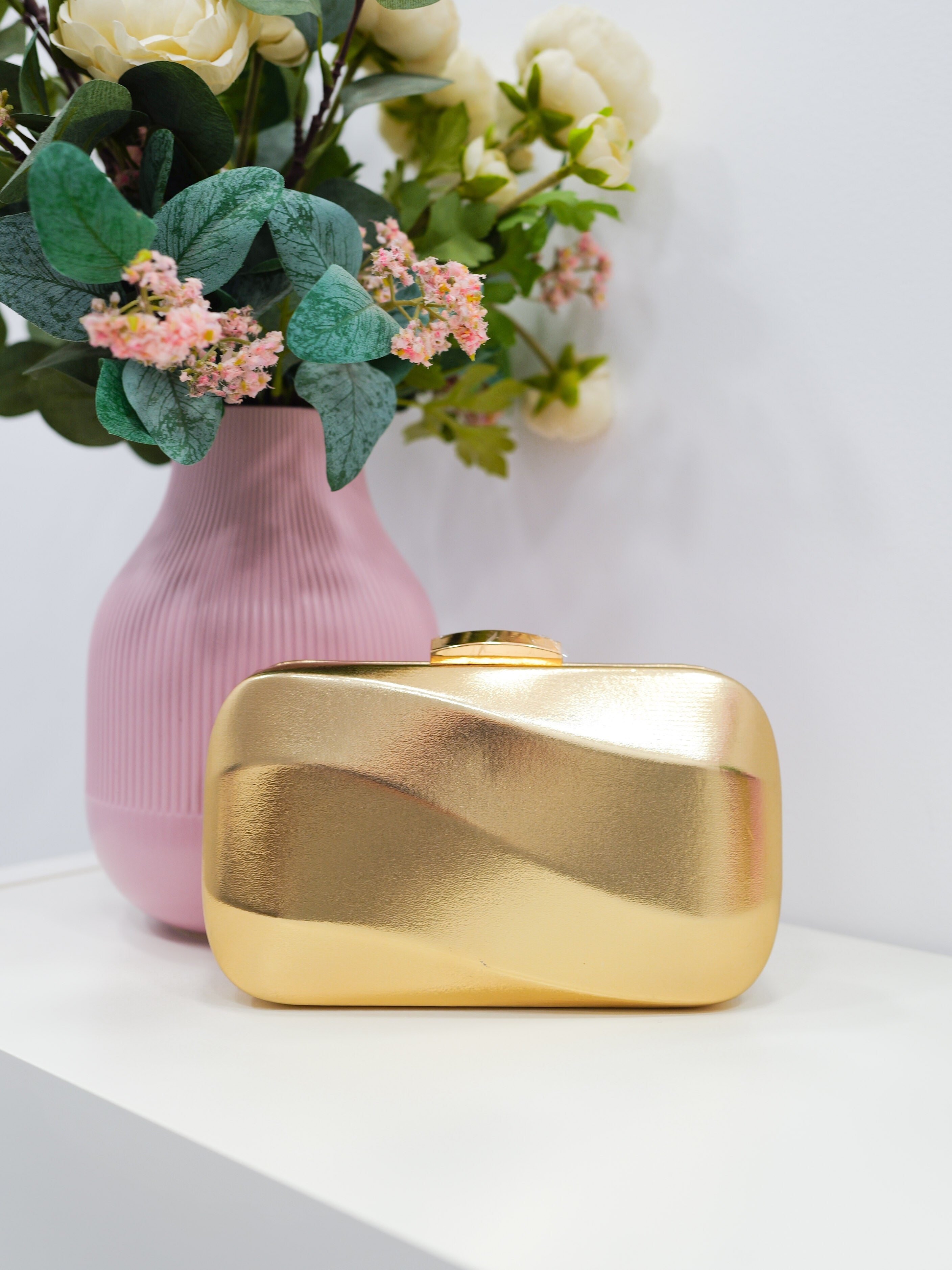 Clutch efecto ola dorado