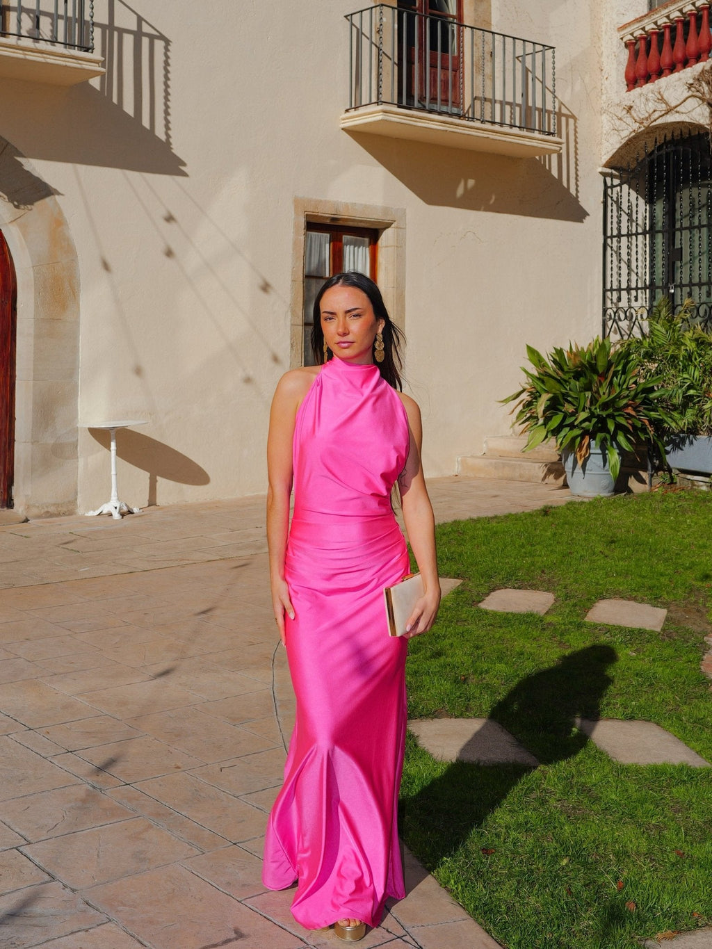 Vestido halter fruncido espalda fucsia