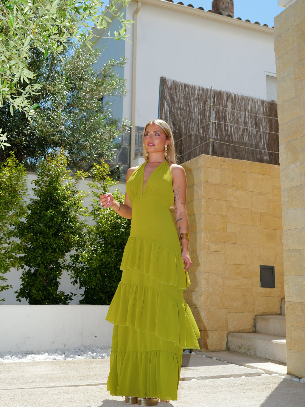 Vestido pico volantes oliva