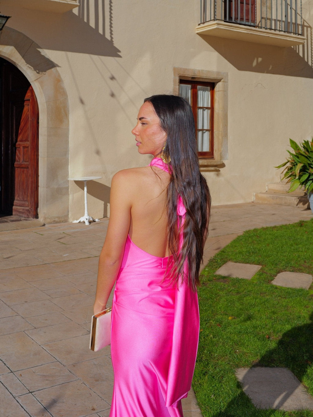 Vestido halter fruncido espalda fucsia