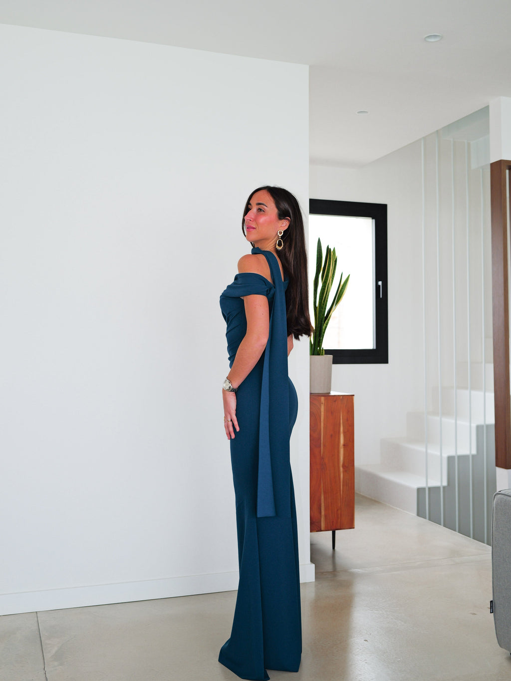 Vestido choker frunce asimétrico petróleo